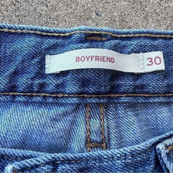 Levi’s Distressed Boyfriend Jean - Picture 2 of 3